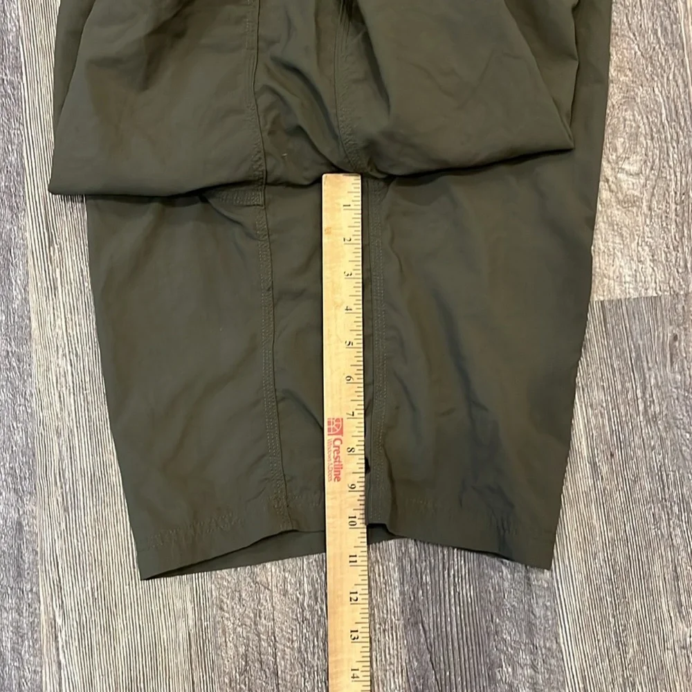 The North Face Green Nylon Shorts Cargo Men Size 38 Y2K